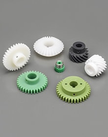 Gear, magnetic wheel